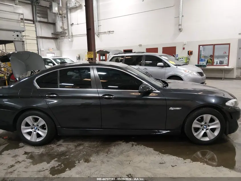 2011 BMW 528I  