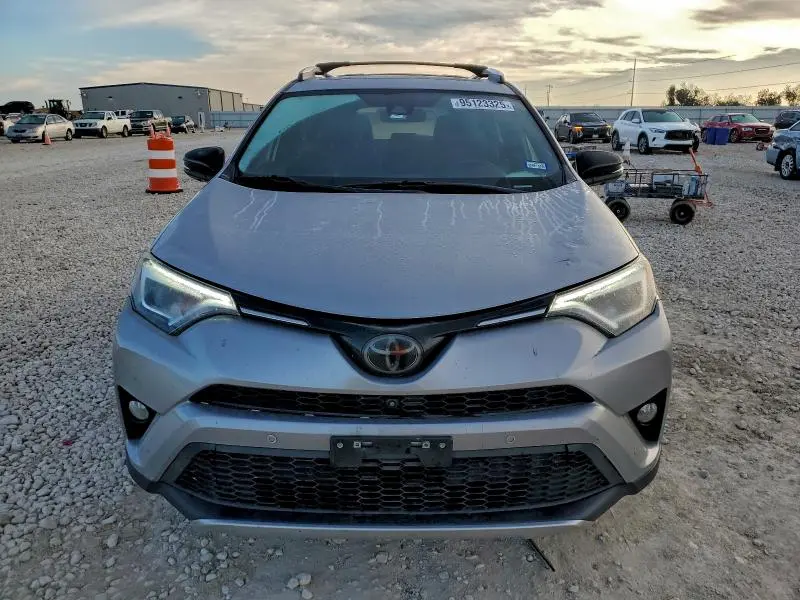 2016 TOYOTA RAV4 SE  