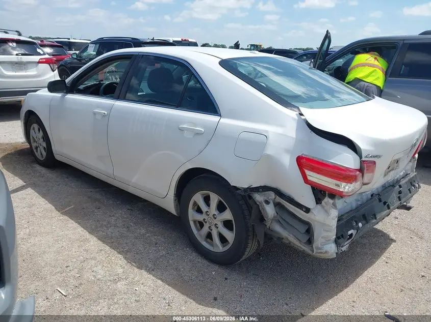 2011 TOYOTA CAMRY LE