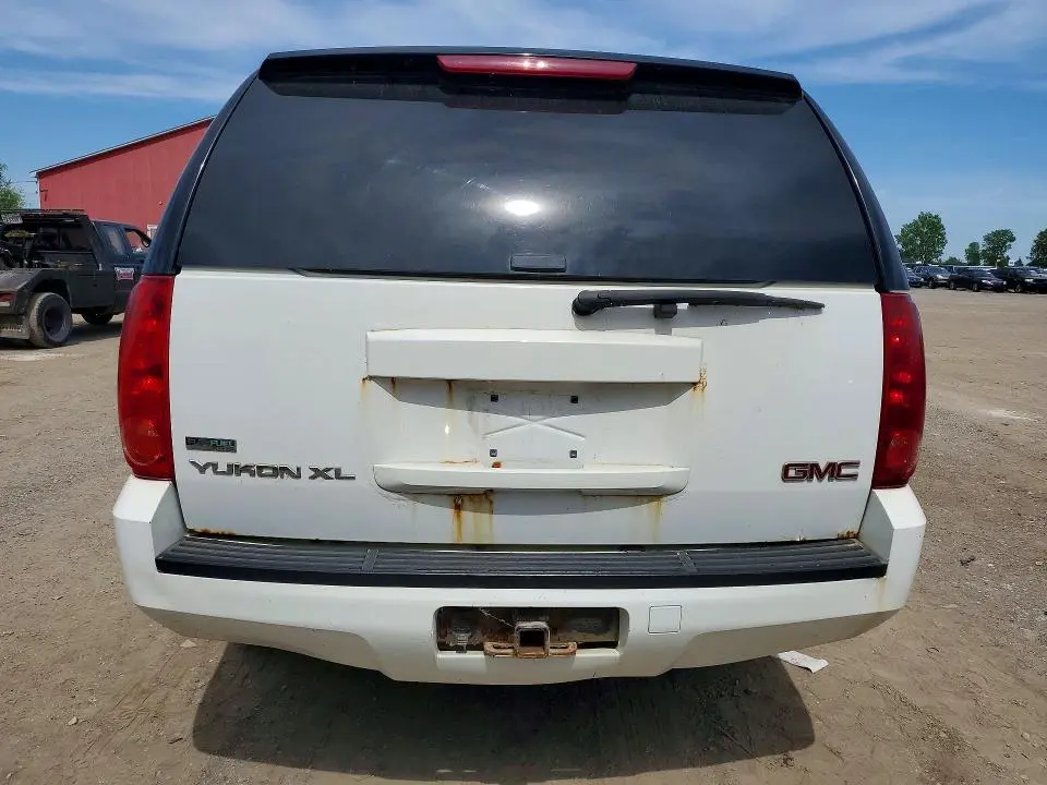 2011 GMC YUKON XL K1500 SLE  