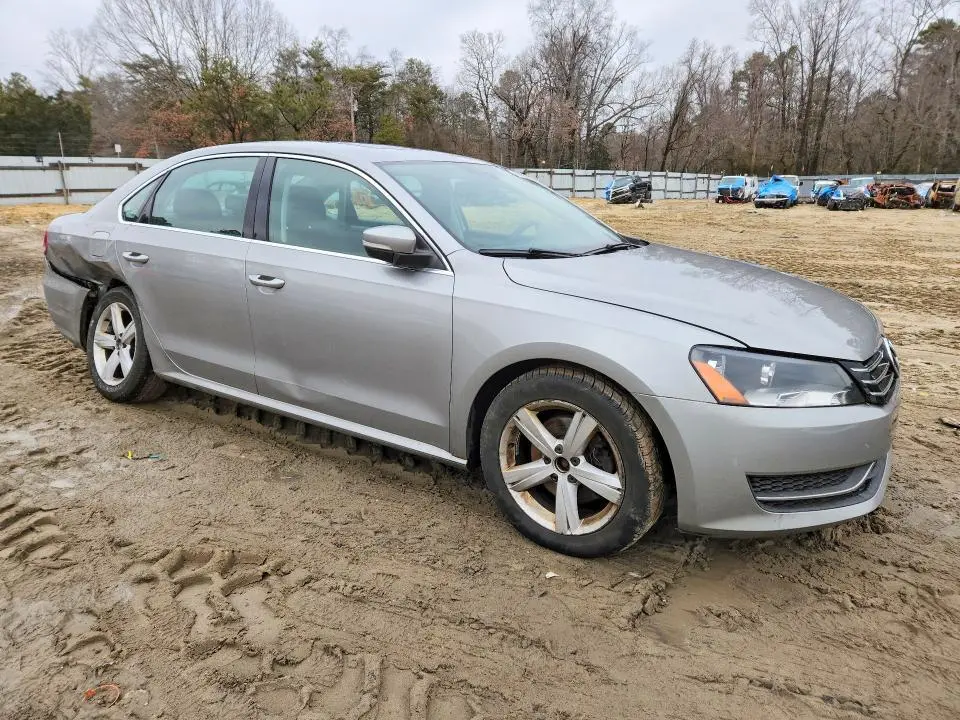 2013 VOLKSWAGEN PASSAT   
