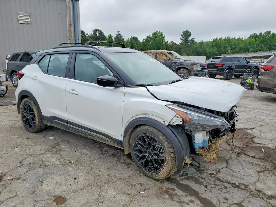 2021 NISSAN KICKS SR  