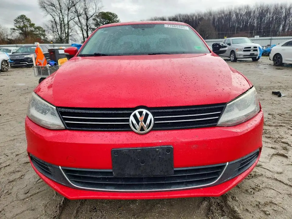 2013 VOLKSWAGEN JETTA SE  