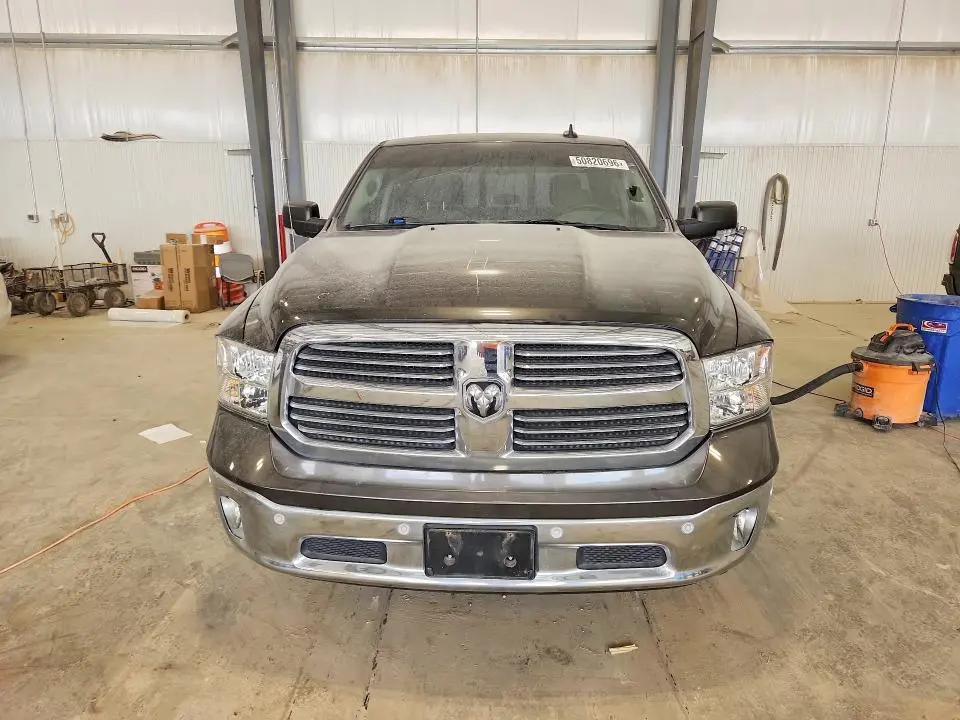 2016 RAM 1500 SLT  