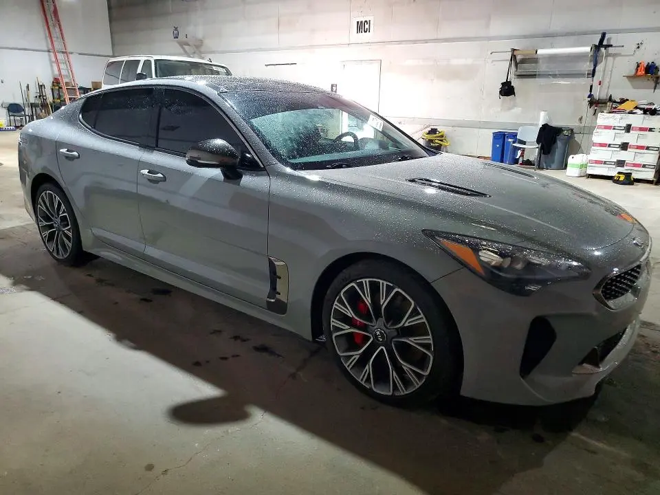 2019 KIA STINGER GT2  