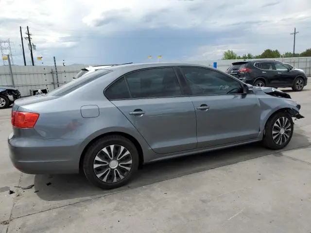 2011 VOLKSWAGEN JETTA SE  