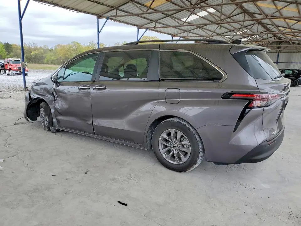 2024 TOYOTA SIENNA XLE 8-PASSENGER  