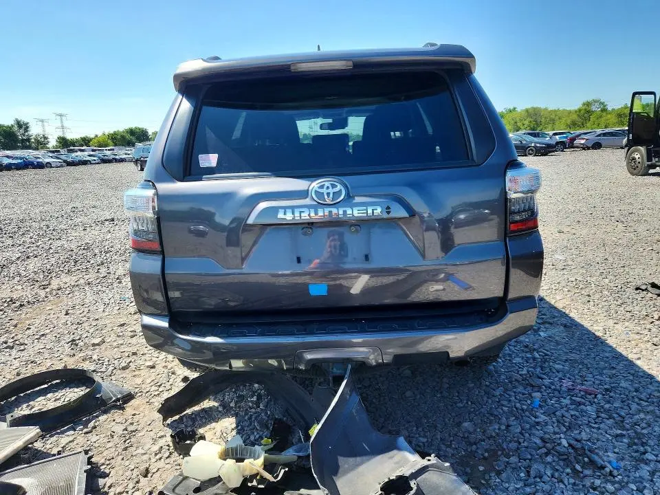 2021 TOYOTA 4RUNNER SR5  