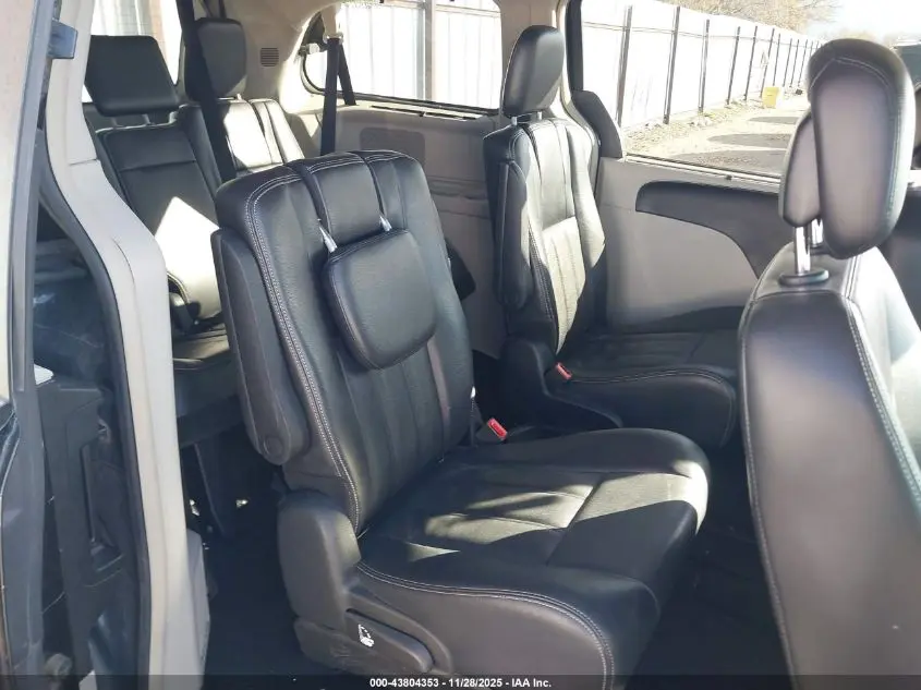 2013 CHRYSLER TOWN & COUNTRY TOURING