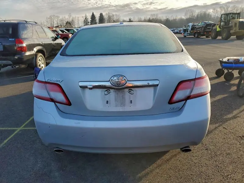 2011 TOYOTA CAMRY SE  