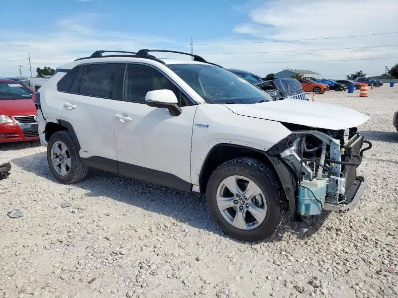 2021 TOYOTA RAV4 XLE  