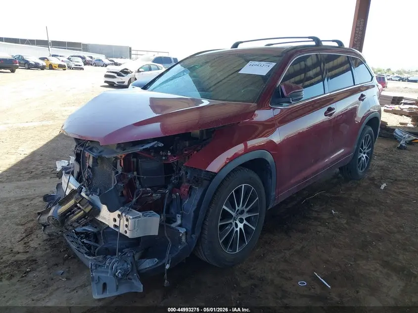 2017 TOYOTA HIGHLANDER SE
