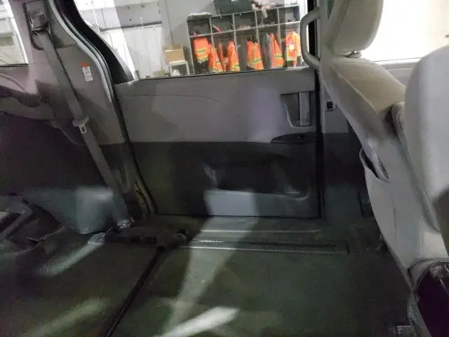2015 TOYOTA SIENNA LE  