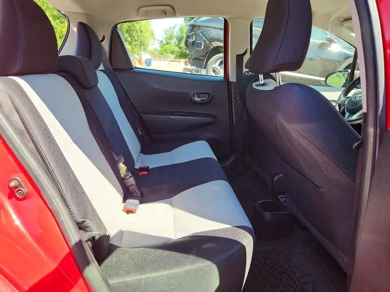 2013 TOYOTA YARIS 5-DOOR LE  