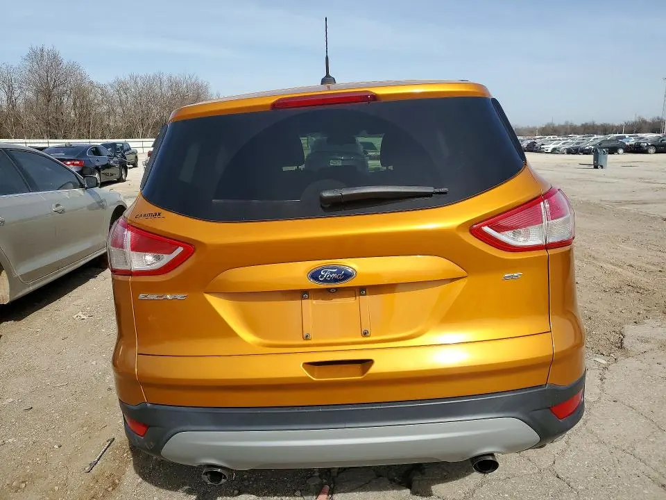 2016 FORD ESCAPE SE  