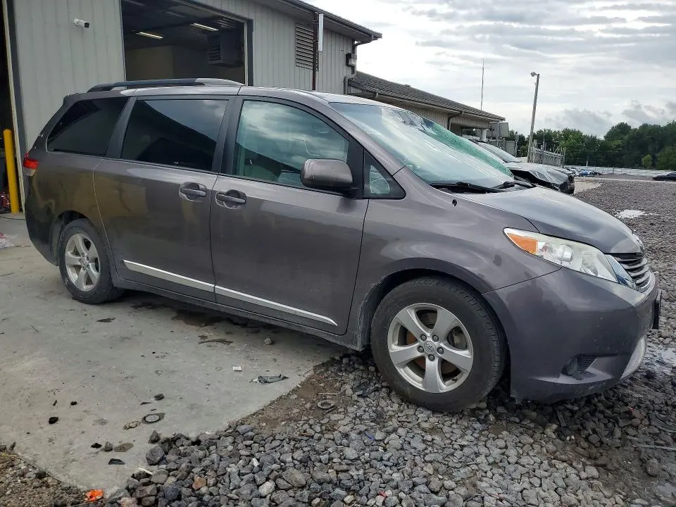 2013 TOYOTA SIENNA LE  