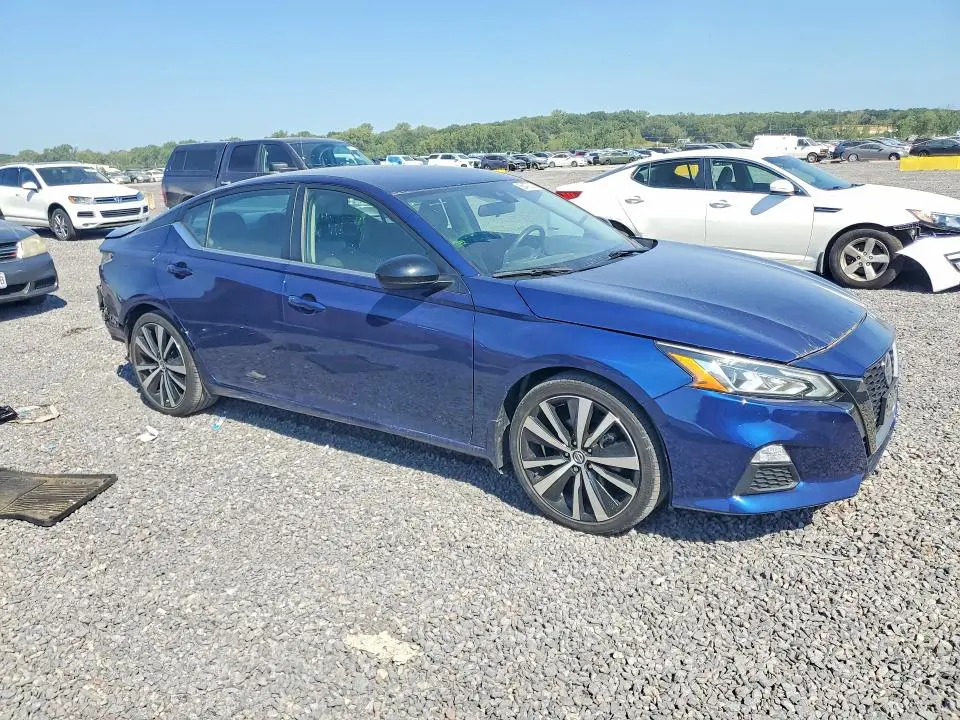 2022 NISSAN ALTIMA SR  