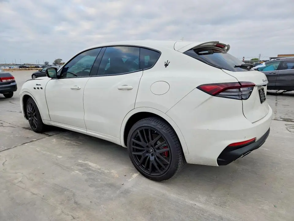 2024 MASERATI LEVANTE MODENA  