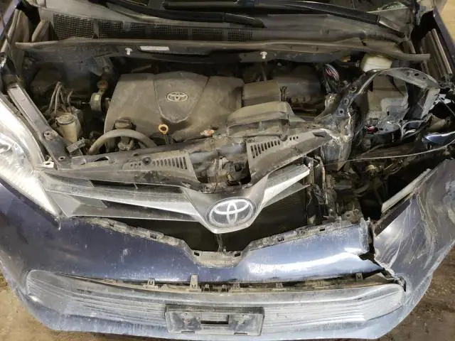 2018 TOYOTA SIENNA XLE  