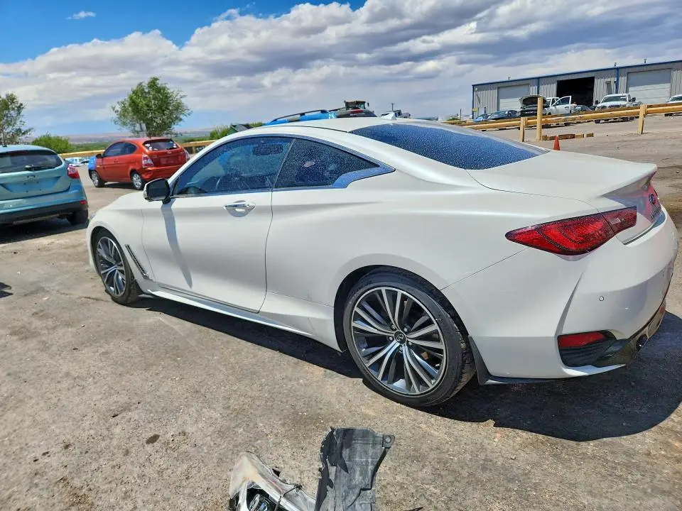 2021 INFINITI Q60 LUXE  