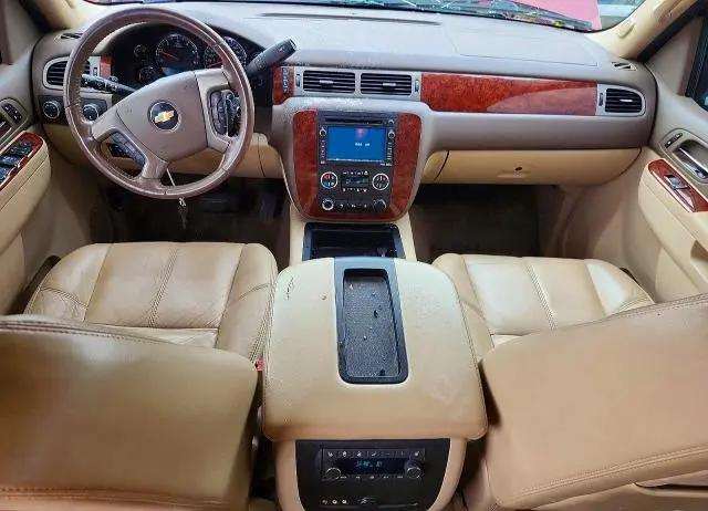 2011 CHEVROLET SUBURBAN K1500 LT  