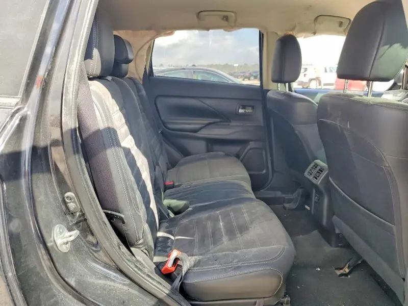 2019 MITSUBISHI OUTLANDER SE  