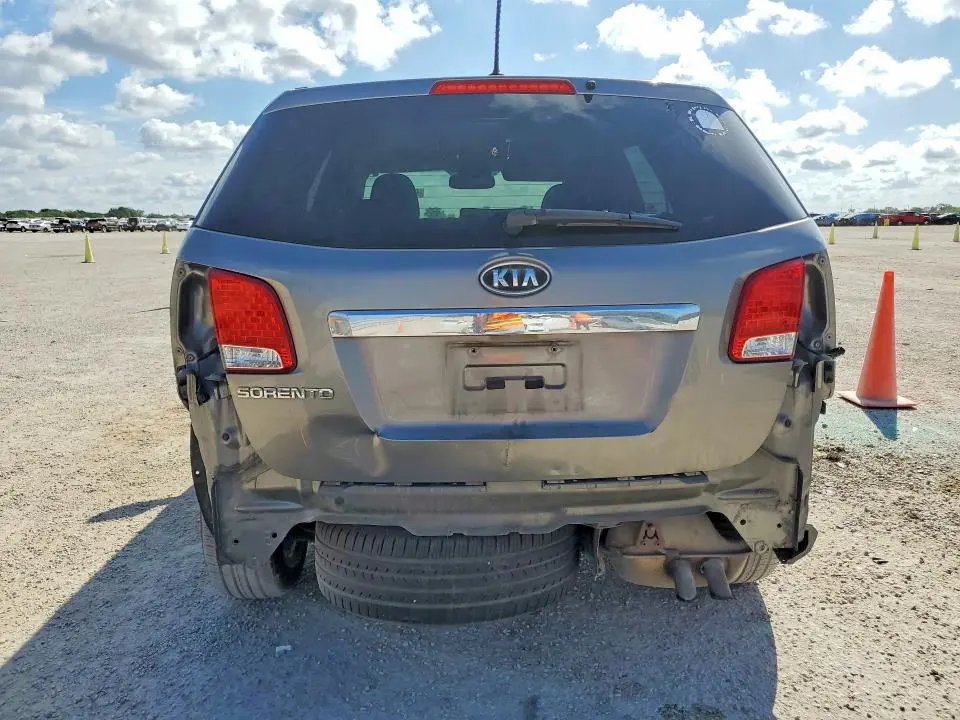 2013 KIA SORENTO LX  
