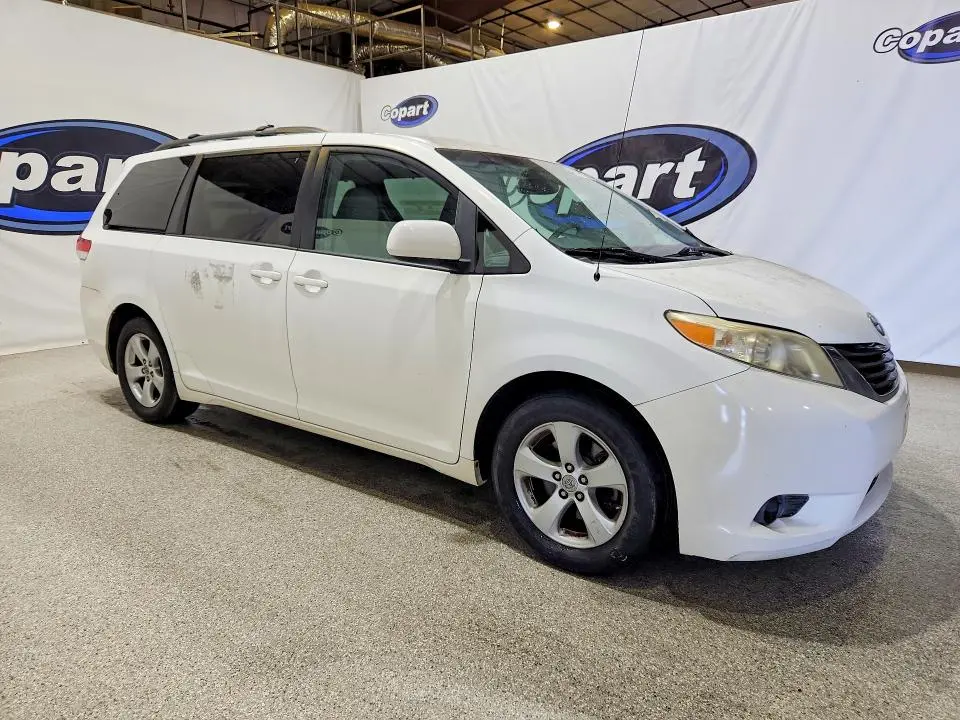 2012 TOYOTA SIENNA LE  