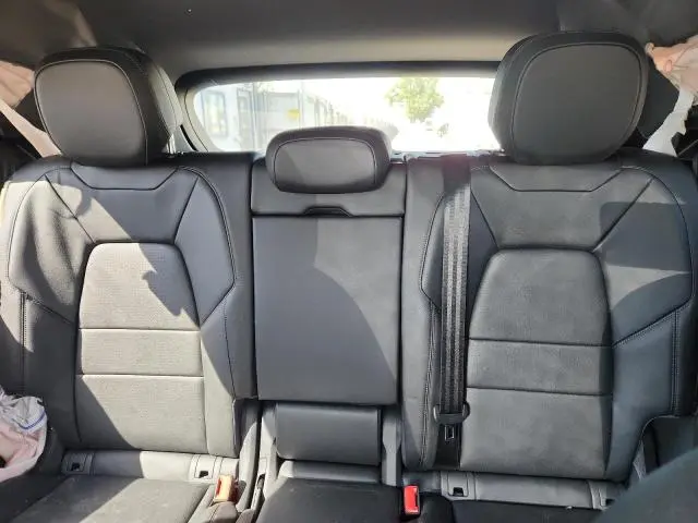 2025 PORSCHE CAYENNE   