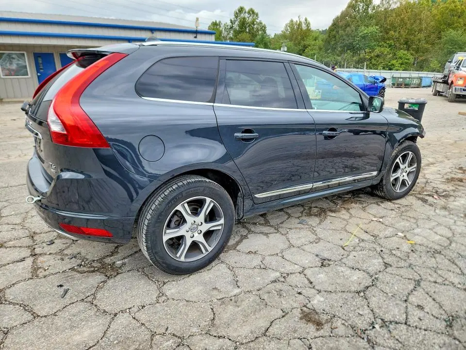 2015 VOLVO XC60 T6 PLATINUM  