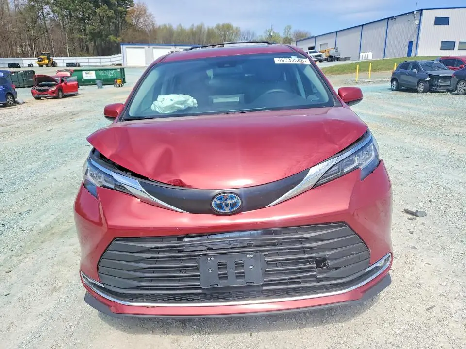 2022 TOYOTA SIENNA XLE 8-PASSENGER  