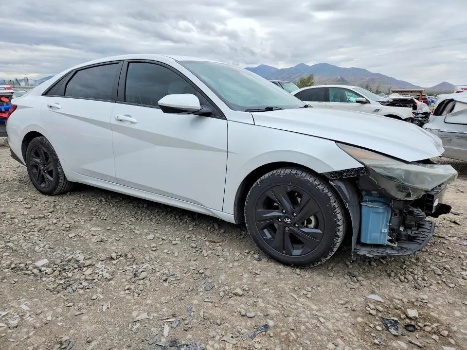 2021 HYUNDAI ELANTRA SEL  