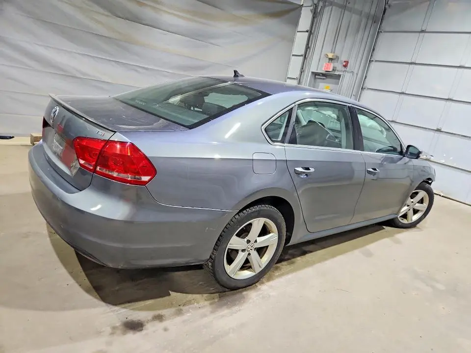 2015 VOLKSWAGEN PASSAT S  