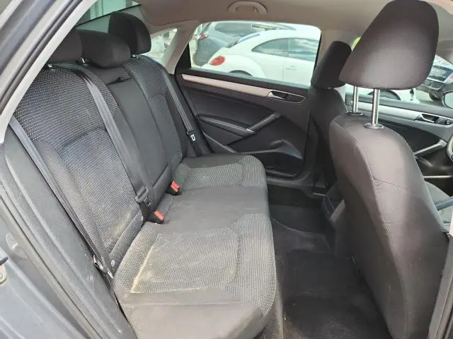 2017 VOLKSWAGEN PASSAT S  