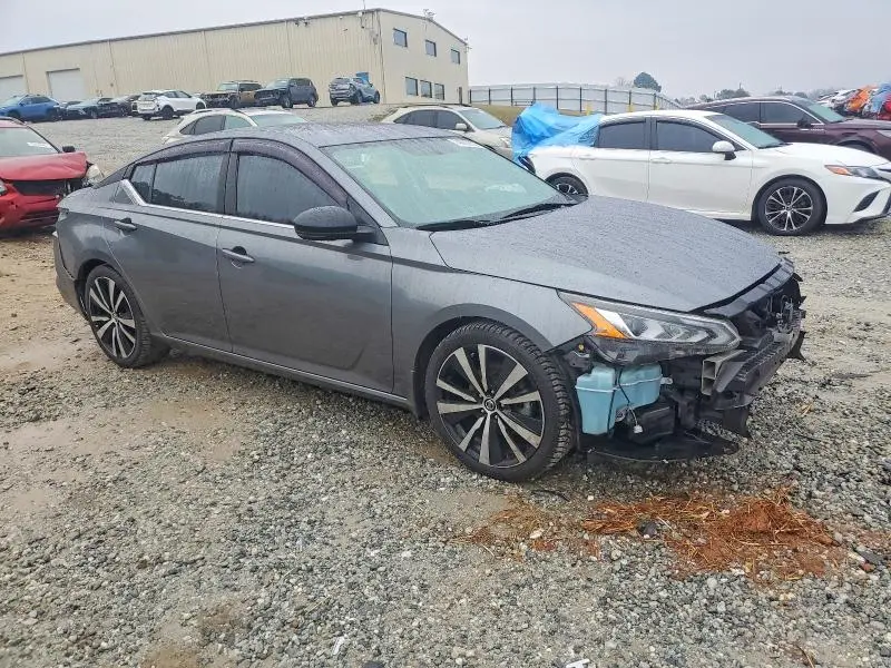 2019 NISSAN ALTIMA SR  