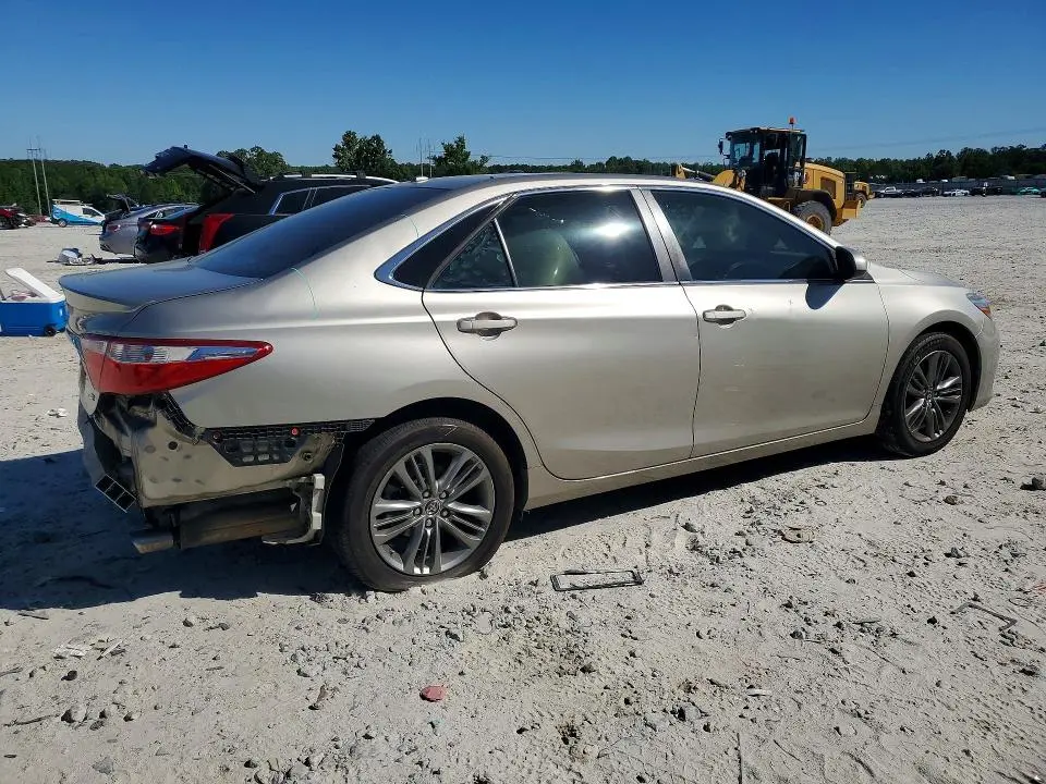 2016 TOYOTA CAMRY SE  