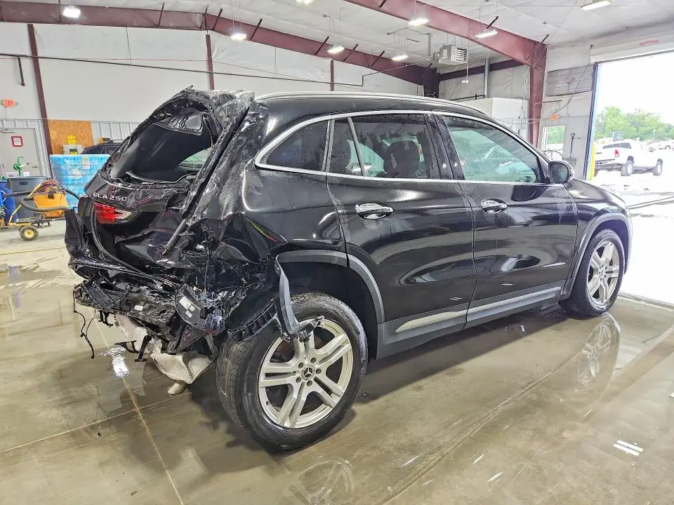 2021 MERCEDES-BENZ GLA 250 4MATIC  