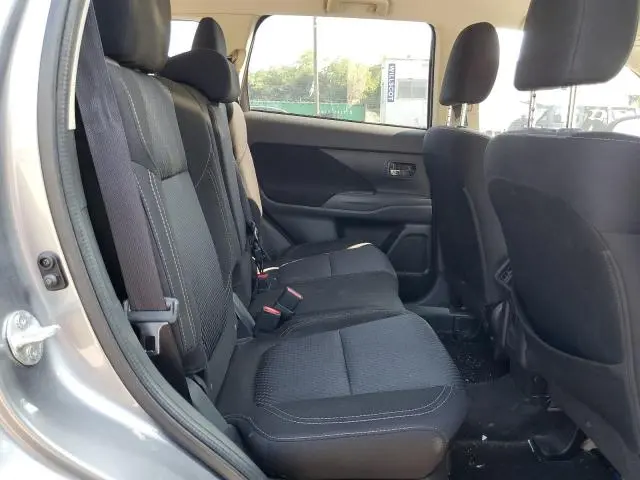 2020 MITSUBISHI OUTLANDER SE  