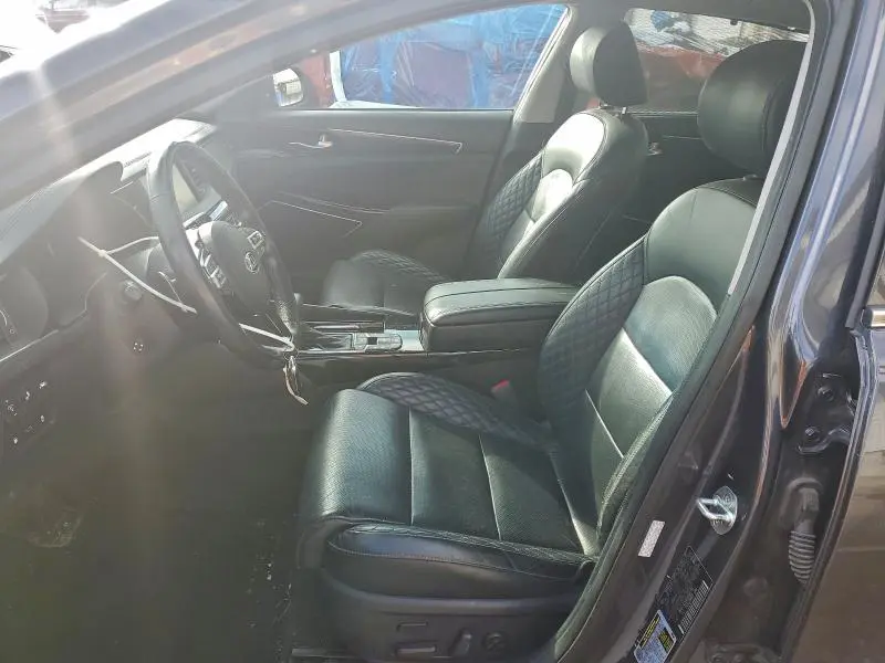 2017 KIA CADENZA PREMIUM  