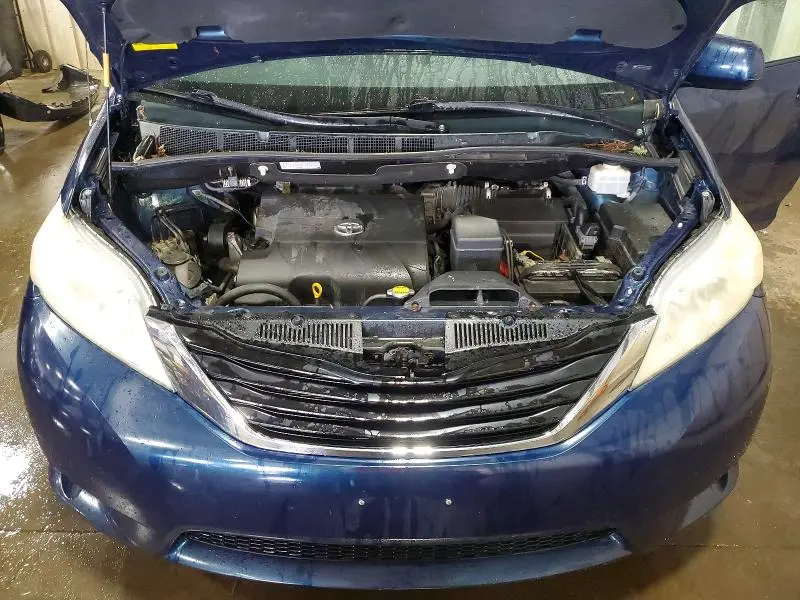 2012 TOYOTA SIENNA LE  