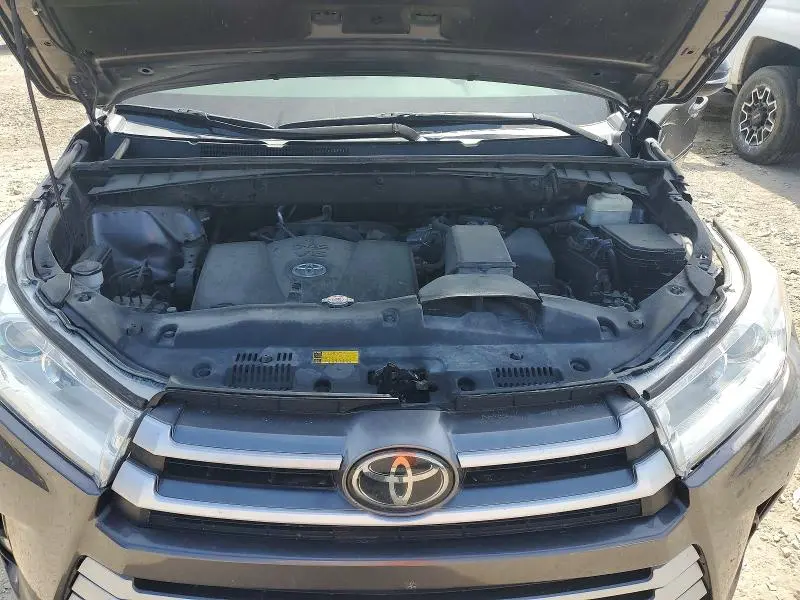 2018 TOYOTA HIGHLANDER XLE  
