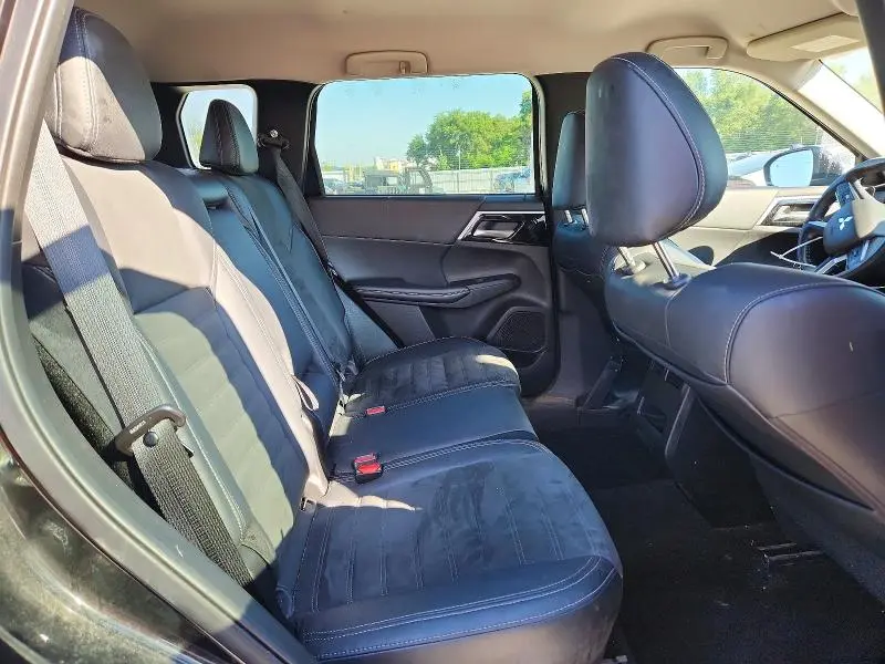 2022 MITSUBISHI OUTLANDER SE  