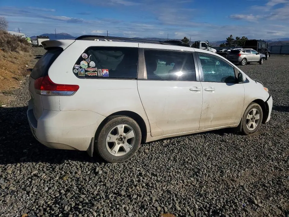2012 TOYOTA SIENNA   