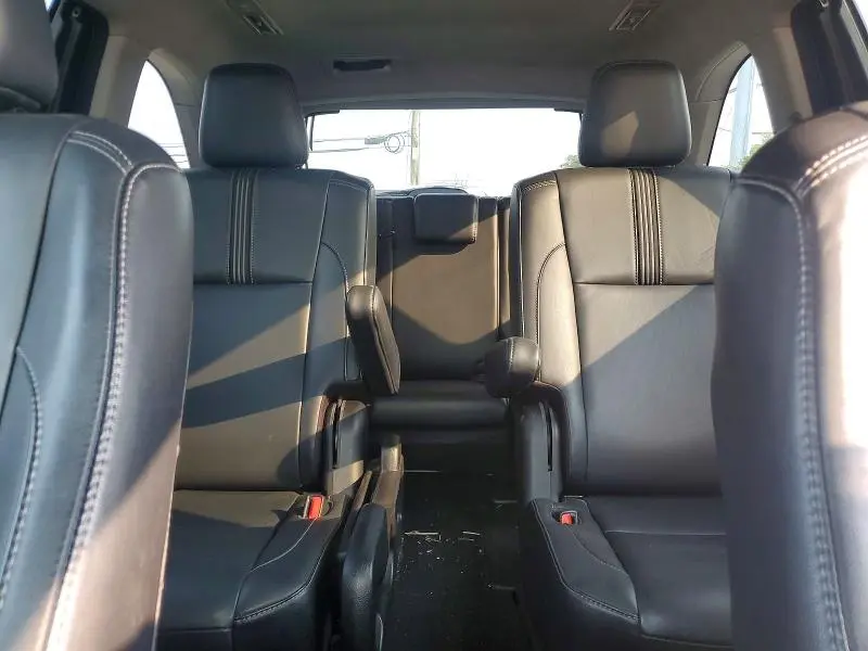 2017 TOYOTA HIGHLANDER SE  