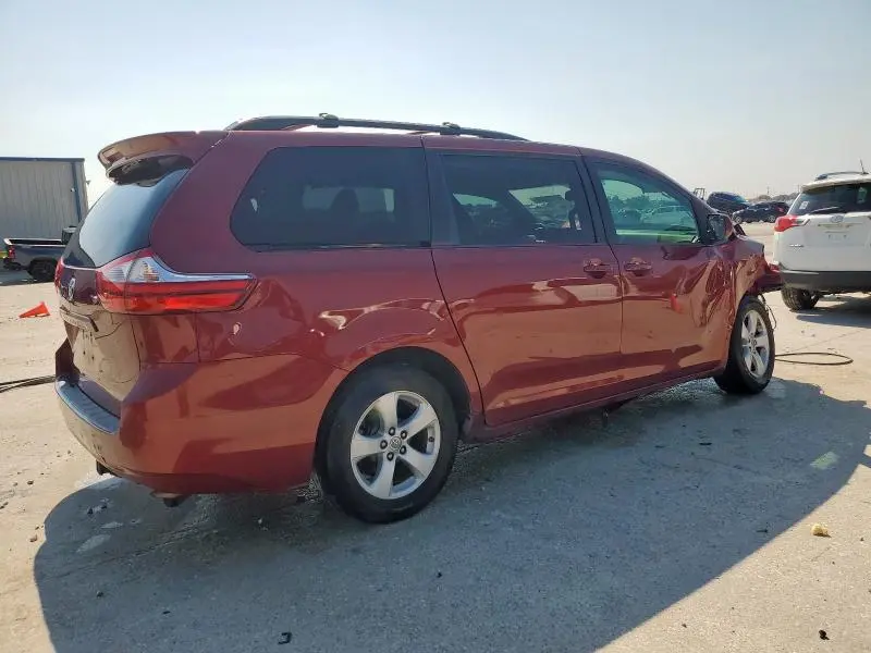2017 TOYOTA SIENNA LE  