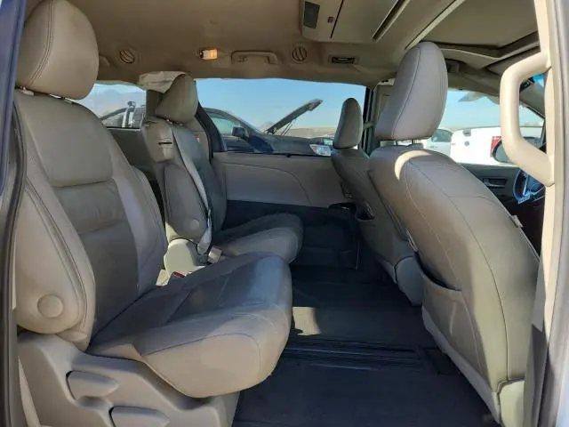 2017 TOYOTA SIENNA XLE PREMIUM 8-PASSENGER  