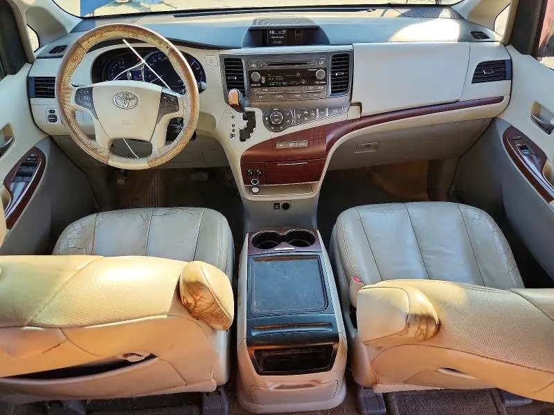 2013 TOYOTA SIENNA XLE  