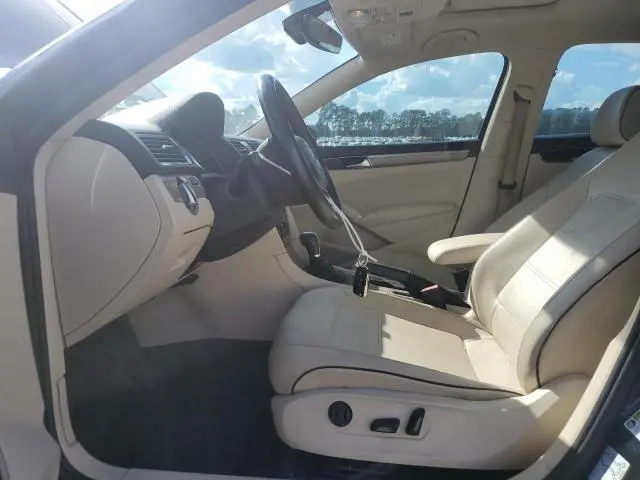 2018 VOLKSWAGEN PASSAT SE  