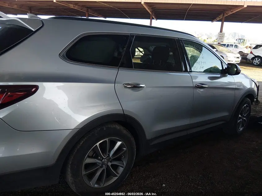 2018 HYUNDAI SANTA FE SE