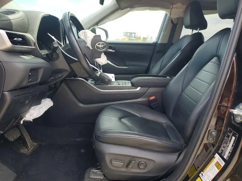 2020 TOYOTA HIGHLANDER XLE  